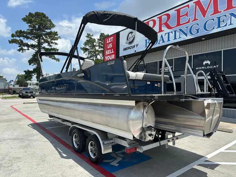 Slide: The Image of Avalon Catalina Versatile Rear Bench - 23' 2025 - 10