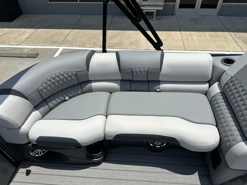 Slide: The Image of Avalon Catalina Versatile Rear Bench - 23' 2025 - 12