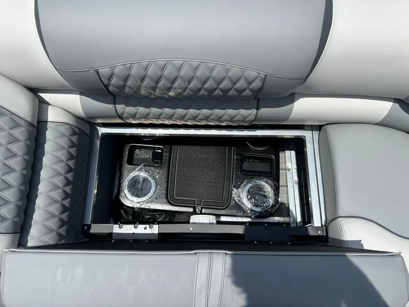 Slide: The Image of Avalon Catalina Versatile Rear Bench - 23' 2025 - 16