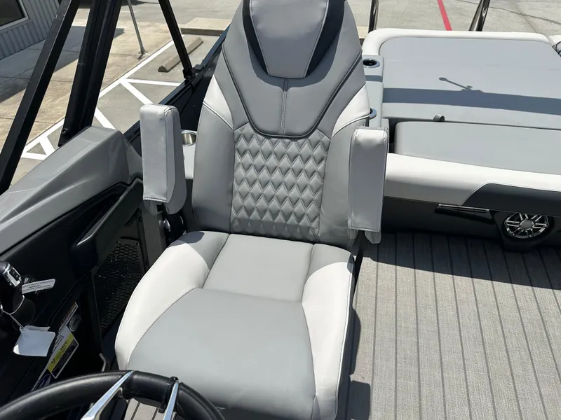 Slide: The Image of Avalon Catalina Versatile Rear Bench - 23' 2025 - 25