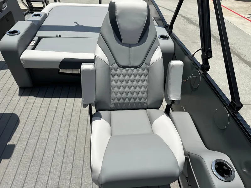 Slide: The Image of Avalon Catalina Versatile Rear Bench - 23' 2025 - 26