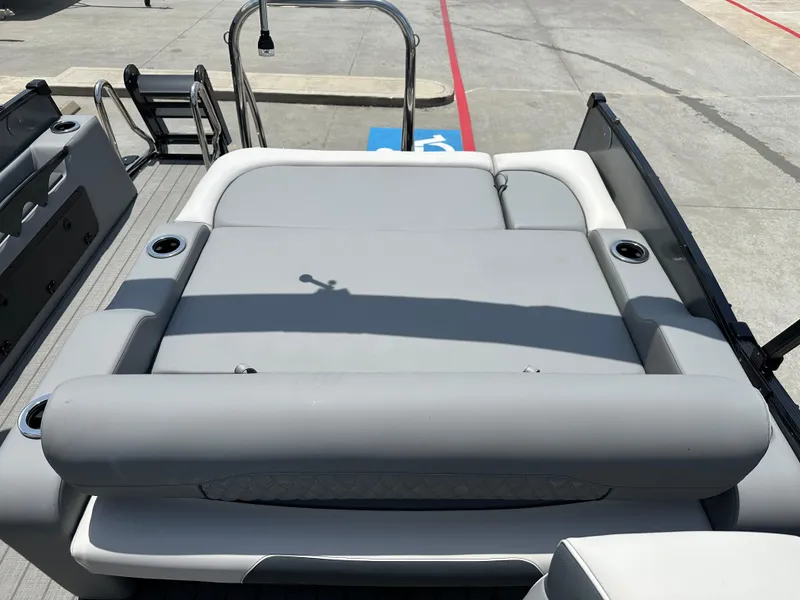 Slide: The Image of Avalon Catalina Versatile Rear Bench - 23' 2025 - 29