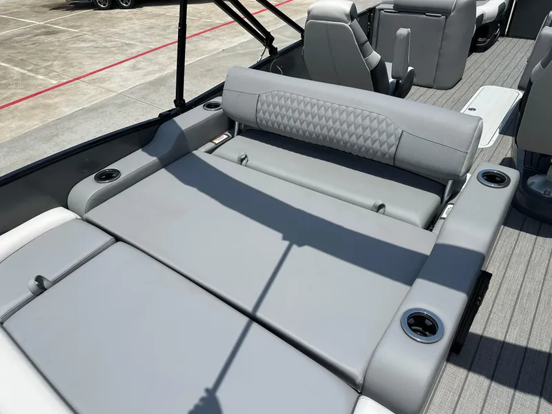 Slide: The Image of Avalon Catalina Versatile Rear Bench - 23' 2025 - 30