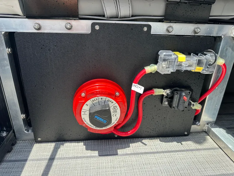 Slide: The Image of Avalon Catalina Versatile Rear Bench - 23' 2025 - 32