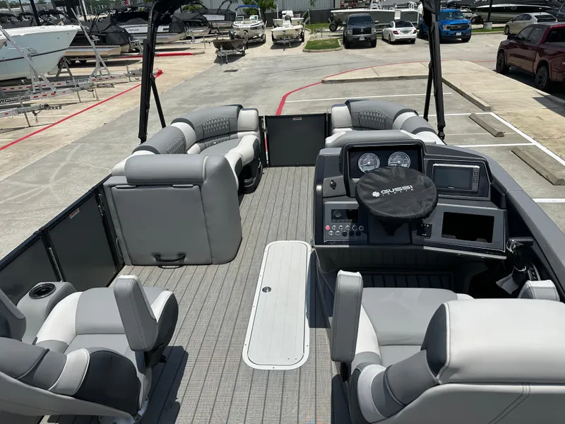 Slide: The Image of Avalon Catalina Versatile Rear Bench - 23' 2025 - 33