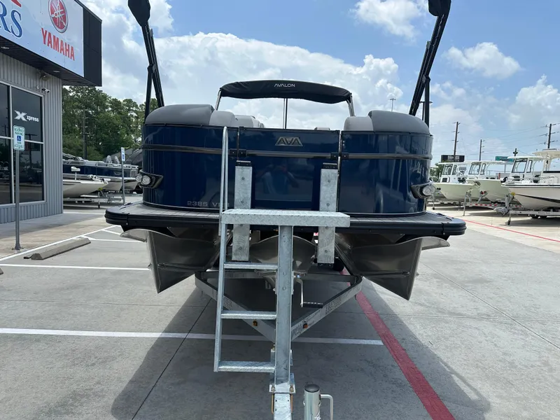 Slide: The Image of Avalon Catalina Versatile Rear Bench - 23' 2025 - 5