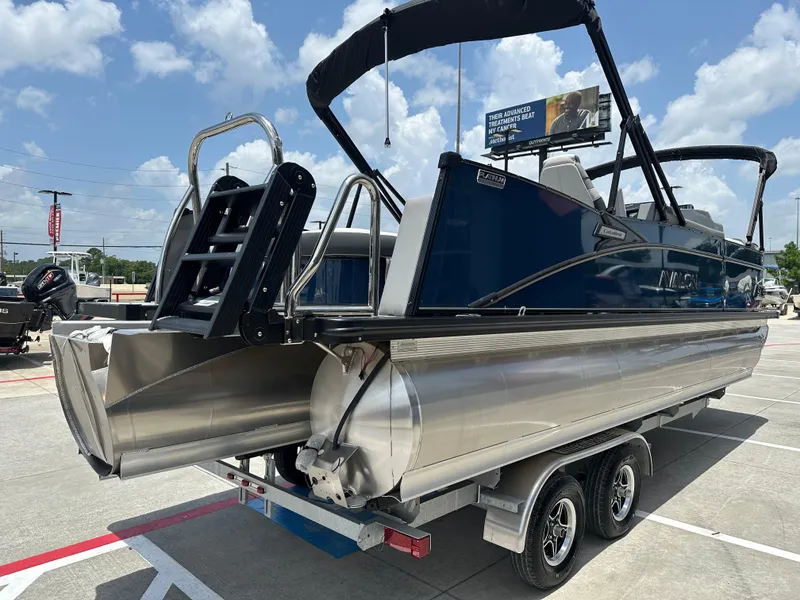 Slide: The Image of Avalon Catalina Versatile Rear Bench - 23' 2025 - 8