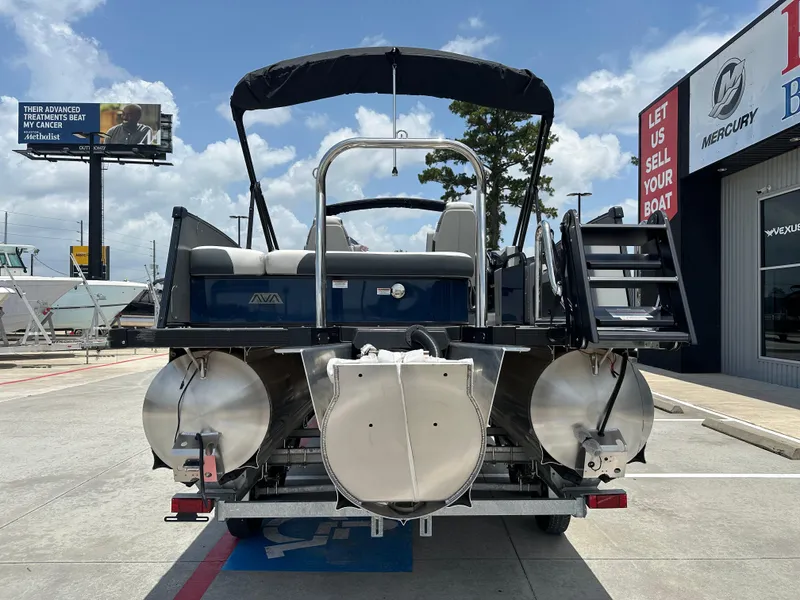 Slide: The Image of Avalon Catalina Versatile Rear Bench - 23' 2025 - 9