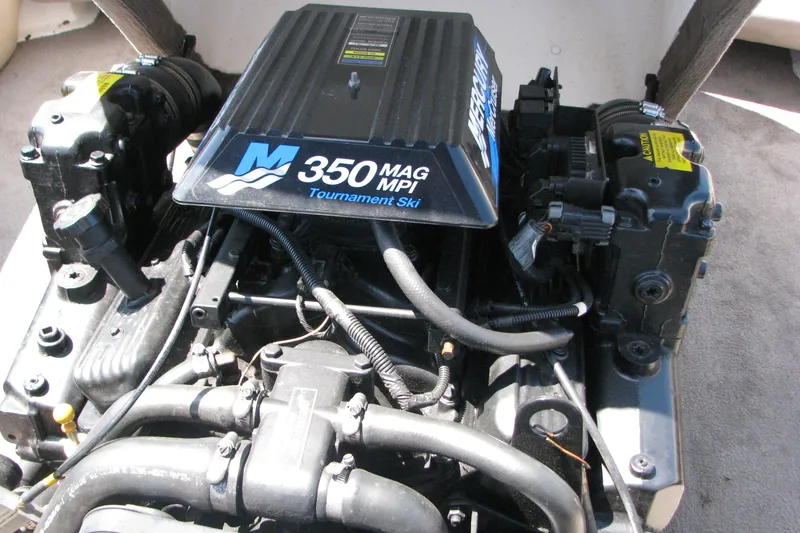 Slide: The Image of 2001 Tigé 20ci boat engine, 350 MAG MPI Tournament Ski model, detailed view. - 20