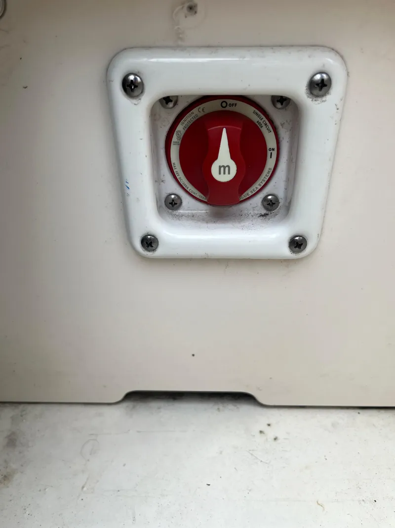 Slide: The Image of Red battery switch on 2014 Chaparral 19 Sport H2O boat. - 15