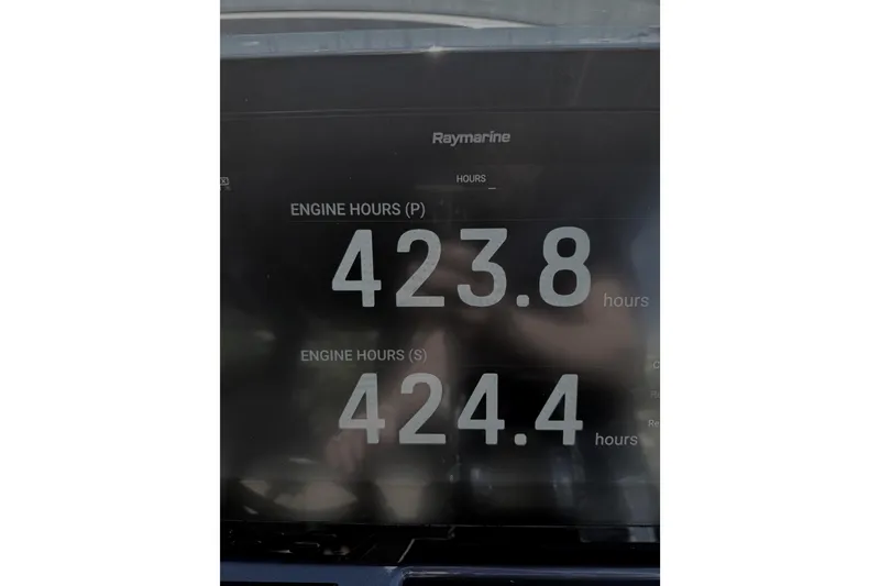 Slide: The Image of Display showing engine hours for 2022 Tesoro T38 Outboard: 423.8 and 424.4 hours. - 61