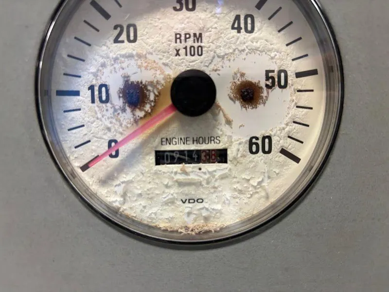 Slide: The Image of 1999 Formula 330 Sun Sport 13 - 13