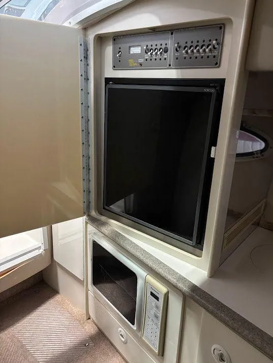 Slide: The Image of 1999 Formula 330 Sun Sport 17 - 17