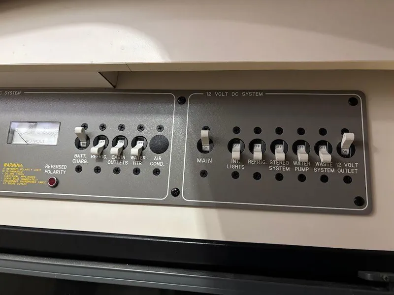 Slide: The Image of 1999 Formula 330 Sun Sport 18 - 18