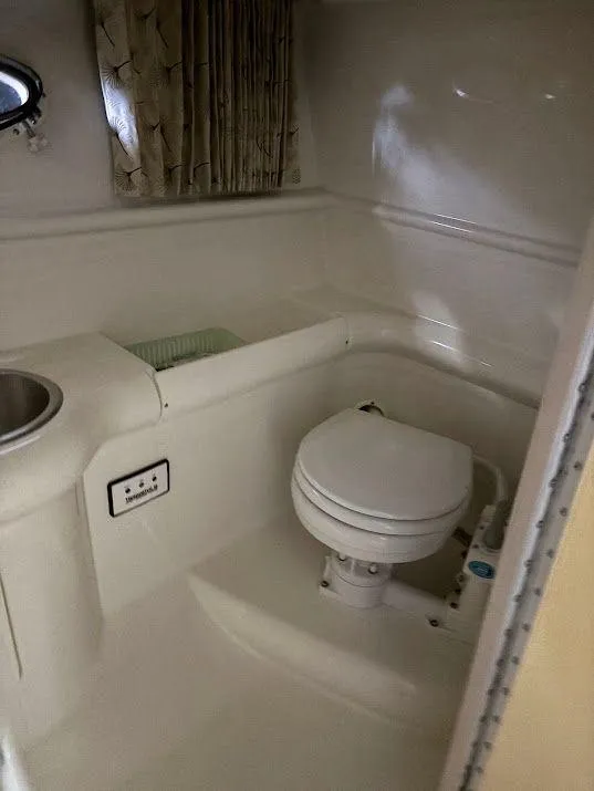 Slide: The Image of 1999 Formula 330 Sun Sport 19 - 19