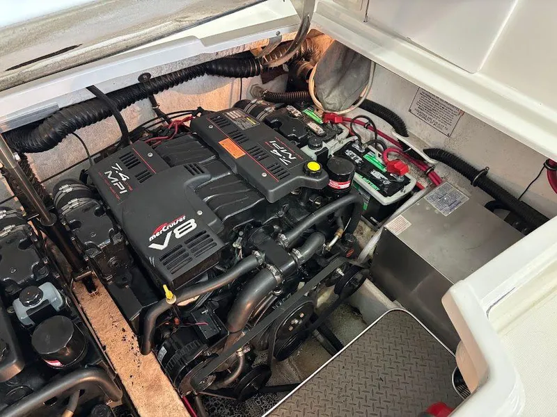 Slide: The Image of 1999 Formula 330 Sun Sport 25 - 25