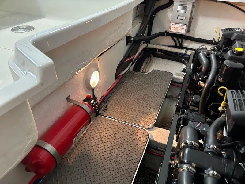 Slide: The Image of 1999 Formula 330 Sun Sport 26 - 26