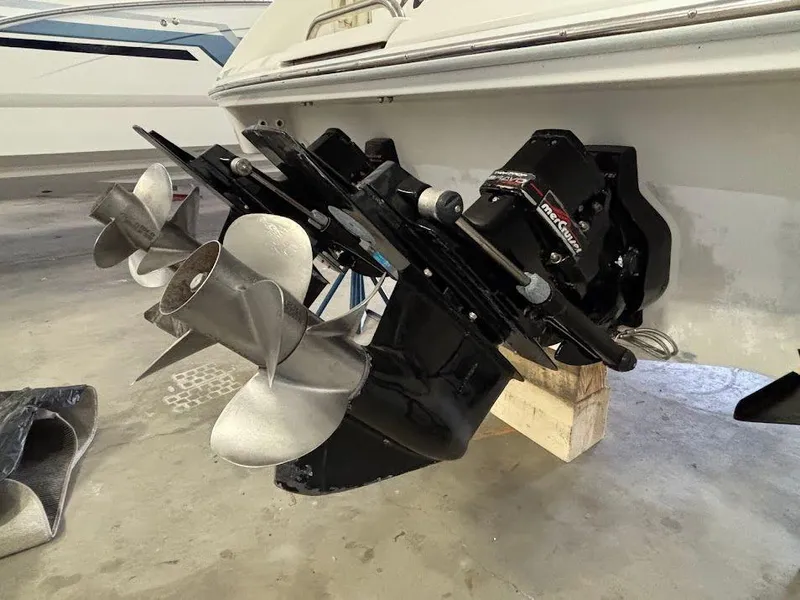 Slide: The Image of 1999 Formula 330 Sun Sport 5 - 5