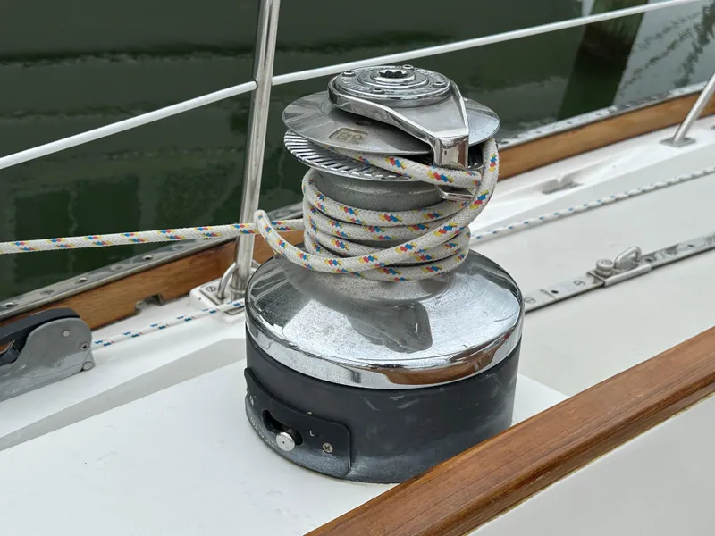Slide: The Image of Winch with rope on 1987 Hinckley Sou'wester 42 sailboat deck. - 25