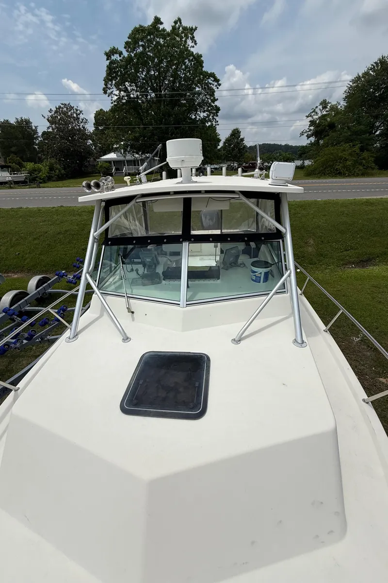 Slide: The Image of 2002 Parker 2510 Walkaround boat with radar, docked on grassy area. - 15