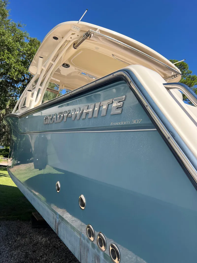 Slide: The Image of Grady-White Freedom 307 2020 - 5