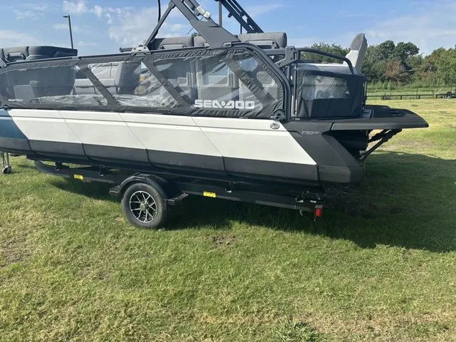 Slide: The Image of Sea-Doo Switch Cruise 21 2025 - 3