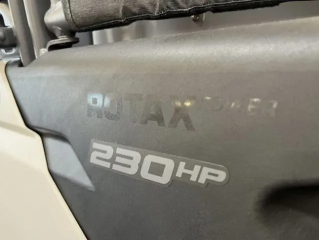 Slide: The Image of Sea-Doo Switch Sport 21 2025 - 10