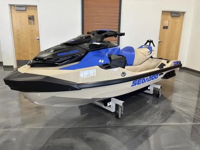 Slide: The Image of Sea-Doo Wake 2025 - 4