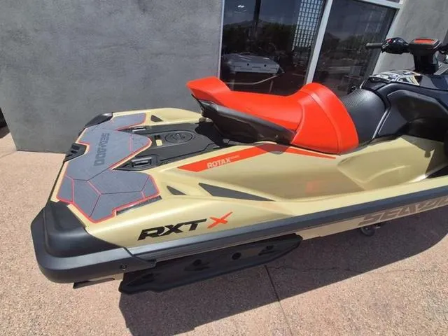 Slide: The Image of Sea-Doo RXT-X 2025 - 12