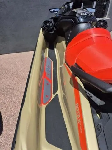 Slide: The Image of Sea-Doo RXT-X 2025 - 15