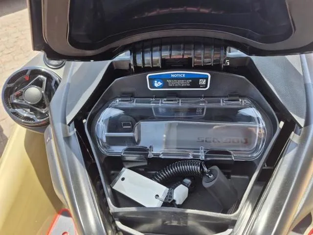 Slide: The Image of Sea-Doo RXT-X 2025 - 9