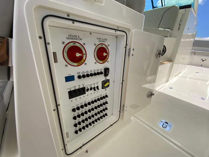 Slide: The Image of 2025 Pursuit 326 Dc - Image 32 - 32