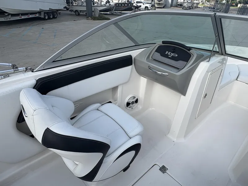 Slide: The Image of Chaparral 19 H2O Sport 2017 - 10