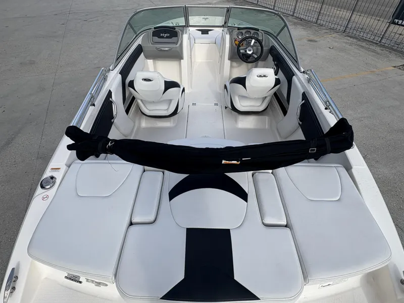 Slide: The Image of Chaparral 19 H2O Sport 2017 - 8