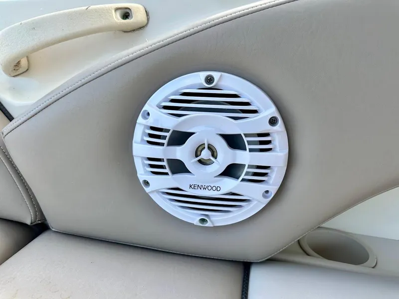 Slide: The Image of Kenwood speaker on 2004 Sea Ray SUNDECK 270 boat interior. - 23