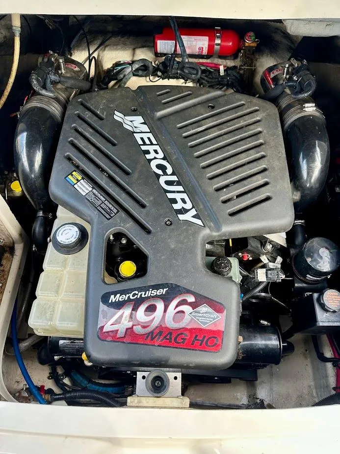 Slide: The Image of Mercury MerCruiser 496 MAG HO engine in 2004 Sea Ray SUNDECK 270 boat. - 26