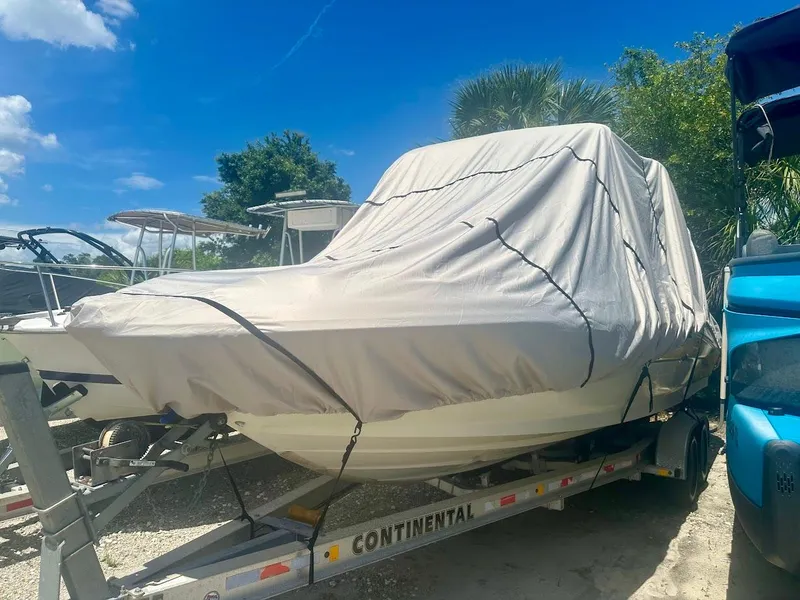 Slide: The Image of Covered 2004 Sea Ray SUNDECK 270 boat on trailer under blue sky. - 46