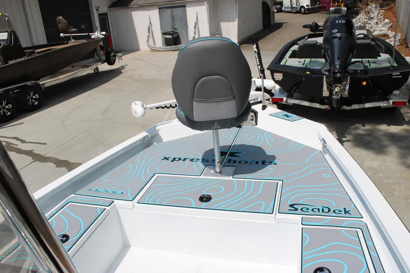 Slide: The Image of 2025 Xpress H20B boat with SeaDek flooring, featuring a comfortable seat and modern design. - 4