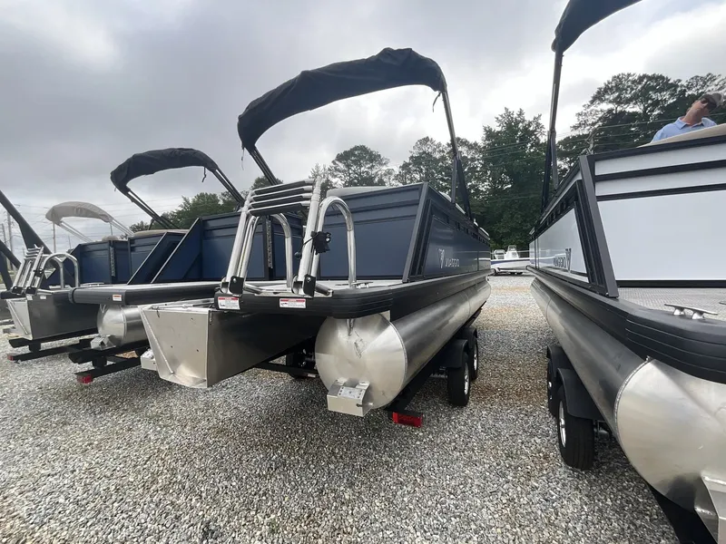 Slide: The Image of Viaggio Lago V 22U-SUZUKI 140 2025 - 4