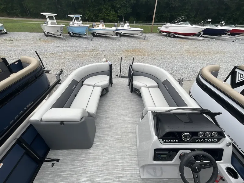 Slide: The Image of Viaggio Lago V 22U-SUZUKI 140 2025 - 7