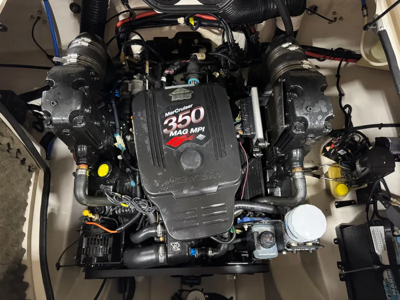 Slide: The Image of Engine of a 2006 Sea Ray 260 Sundeck with MerCruiser 350 MAG MPI. - 12