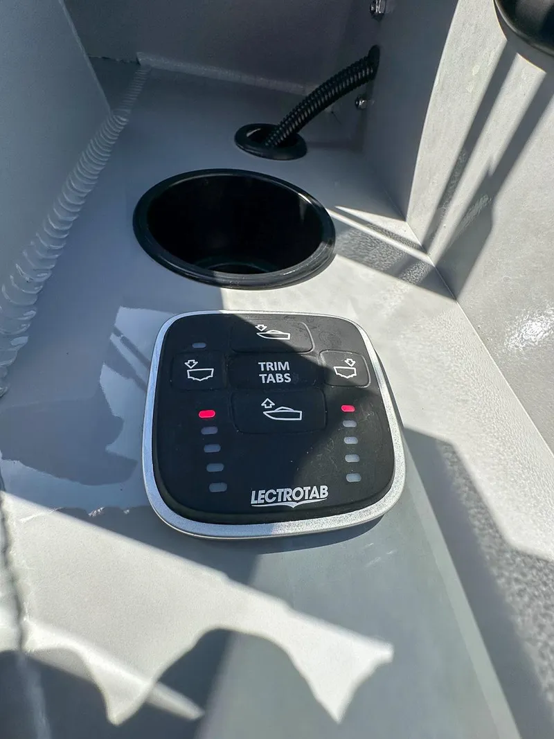 Slide: The Image of Hewescraft 210 Sea Runner ET 2022 - 9