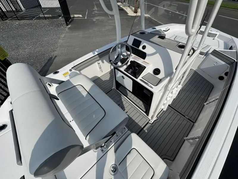 Slide: The Image of Yamaha 195 FSH Sport 2025 - 5