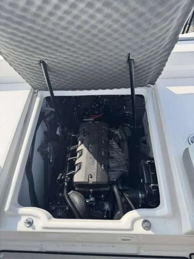 Slide: The Image of Yamaha 195 FSH Sport 2025 - 7