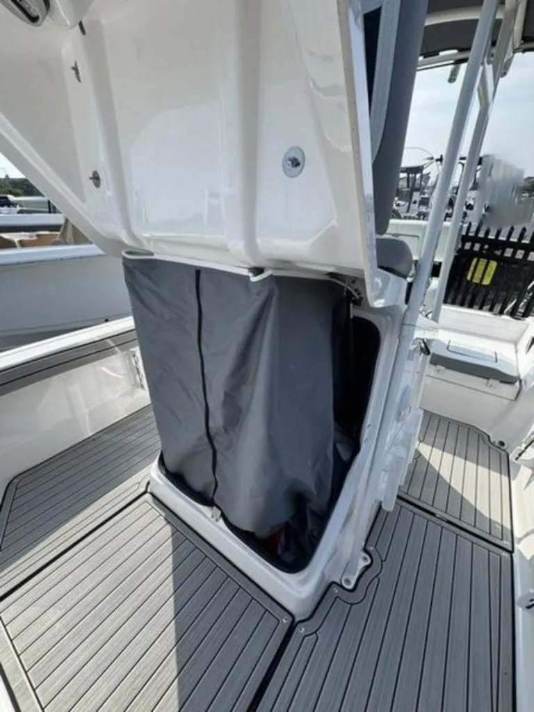 Slide: The Image of Yamaha 195 FSH Sport 2025 - 9