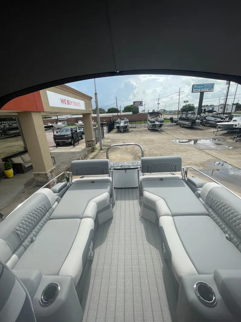 Slide: The Image of Avalon Catalina Quad Lounge Shift - 23' 2025 - 31