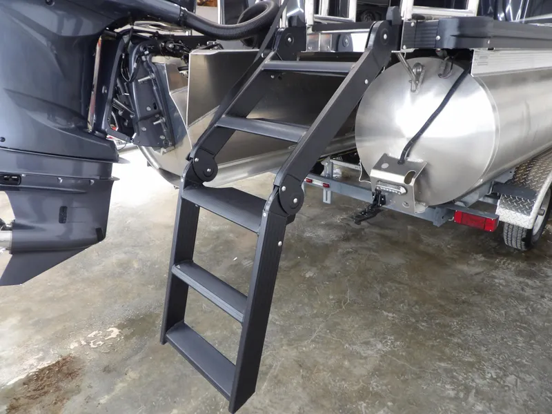 Slide: The Image of Avalon LSZ Quad Lounge - 23' 2025 - 29