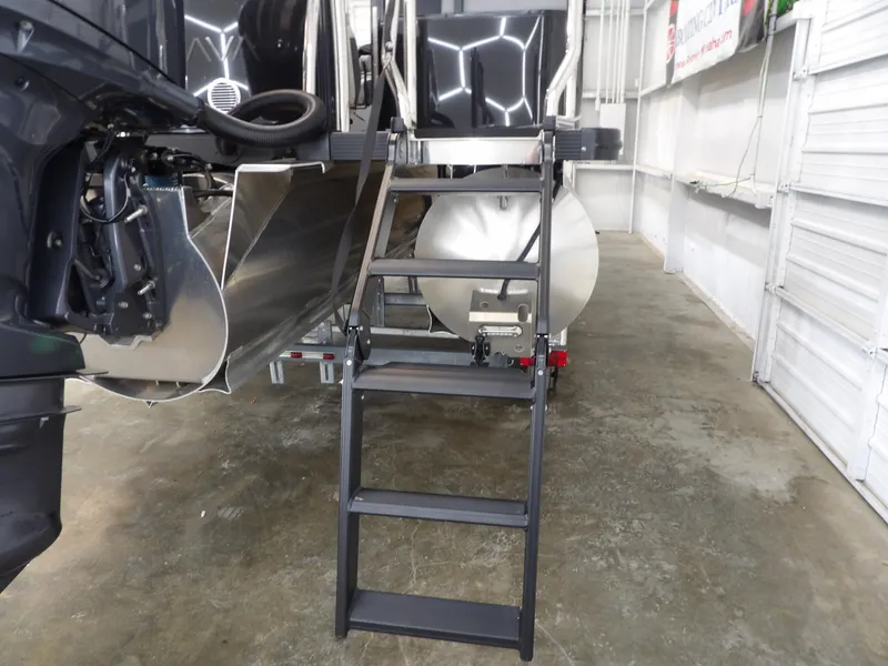 Slide: The Image of Avalon LSZ Quad Lounge - 23' 2025 - 30