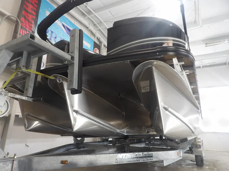 Slide: The Image of Avalon LSZ Quad Lounge - 23' 2025 - 5