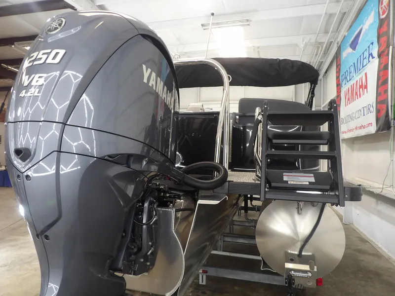 Slide: The Image of Avalon LSZ Quad Lounge - 23' 2025 - 8